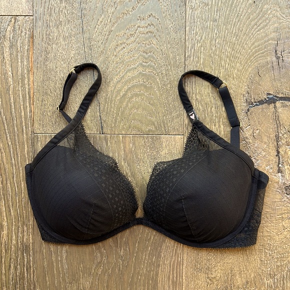 New Victoria’s Secret Bra - Picture 5 of 12